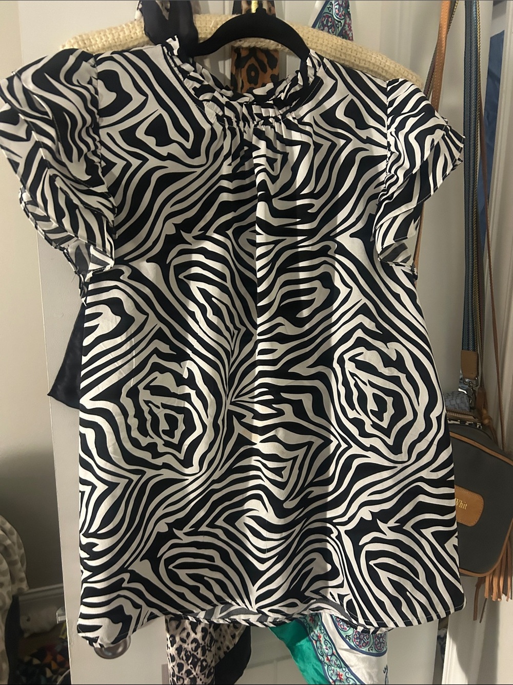 JODIFL Black & White Zebra-Pattern Flutter Sleeve Blouse